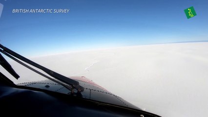 Un enorme iceberg se desprende en la Antártida cerca de una estación británica