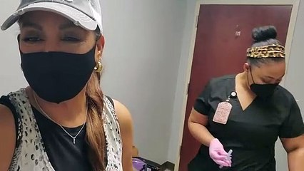 Milly Quezada recibe la segunda dosis de vacuna anticovid