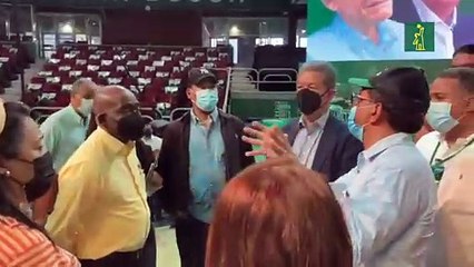 Leonel Supervisa Trabajos De Montaje Para Plenaria De Primer Congreso De Fuerza Del Pueblo
