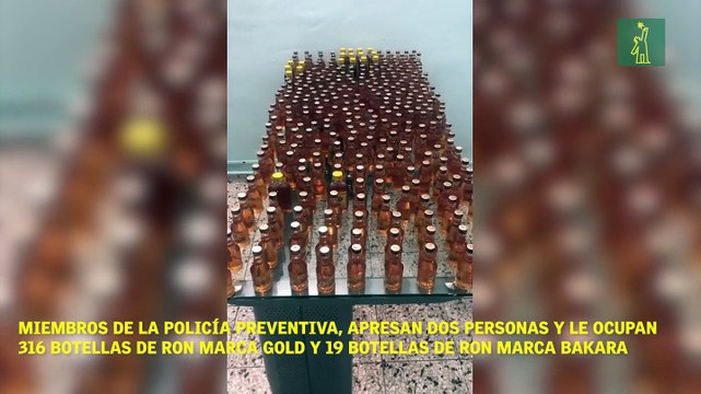 Miembros de la policía preventiva, apresan dos personas y le ocupan 316 botellas de ron marca Gold y 19 botellas de ron marca Bakara