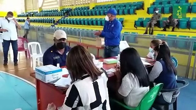 Inician vacunación contra el COVID-19 para agentes policiales del Cibao Central