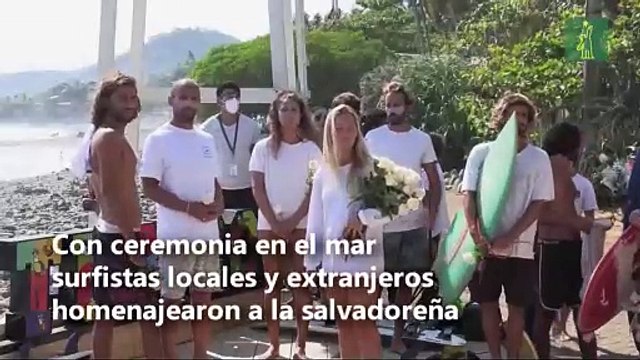 Homenaje en el mar: el último adiós a surfista salvadoreña