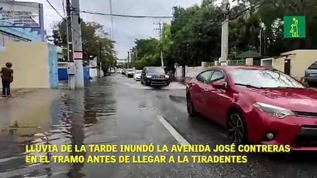 Lluvia de la tarde inundó la avenida José Contreras, en el tramo antes de llegar a la Tiradentes.