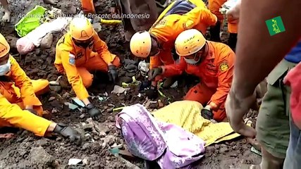 Cerca de un centenar de muertos en inundaciones en Indonesia y Timor Oriental