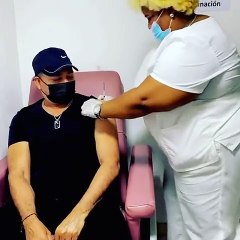 Frank Reyes causa polémica al recibir primera dosis de vacuna anticovid
