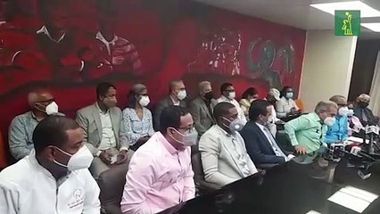 Colegio Médico acusa al Gobierno del tercer brote del COVID por bajar la guardia