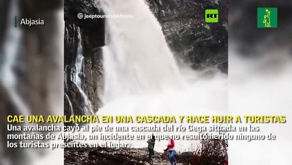 Cae una avalancha en una cascada y hace huir a turistas