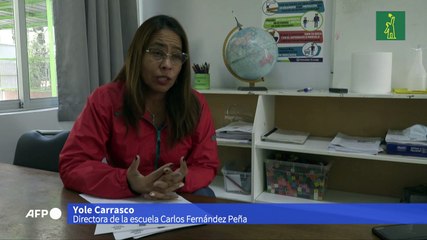 Un joven chileno repara celulares para estudiantes sin acceso a clases en línea