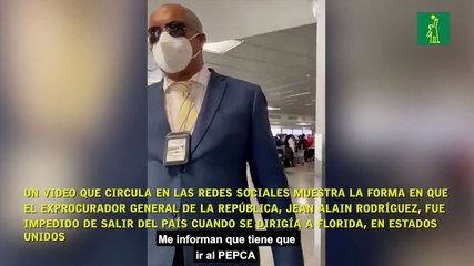 Un video que circula en las redes sociales muestra la forma en que el exprocurador general de la República, Jean Alain Rodríguez, fue impedido de salir del país cuando se dirigía a Florida, en Estados Unidos
