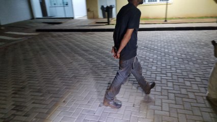 Rapaz é detido após furtar produtos e arma de fogo em residência no Bairro Santo Onofre