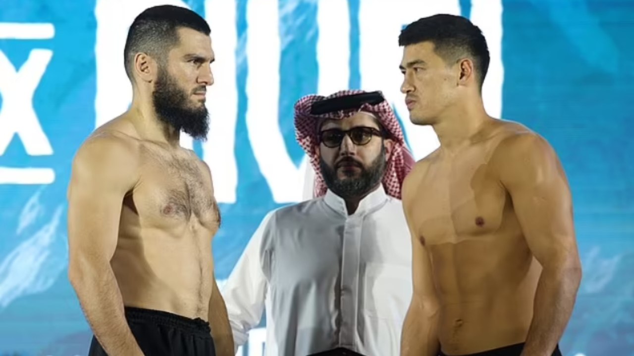 Dmitry Bivol hace tremendo regalo a Turki Alalshikh: guantes y short de la victoria sobre Artur Beterbiev