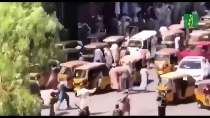 Los talibanes reprimen una manifestación a favor de la bandera afgana en Jalalabad