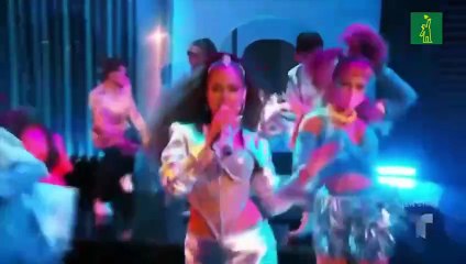 Natti Natasha canta en los Premios Billboard de la Música Latina
