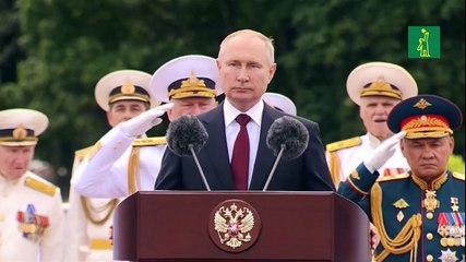 Putin presume del poderío de Armada rusa en desfile naval