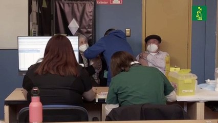 Chile aplica tercera dosis a vacunados con china Coronavac