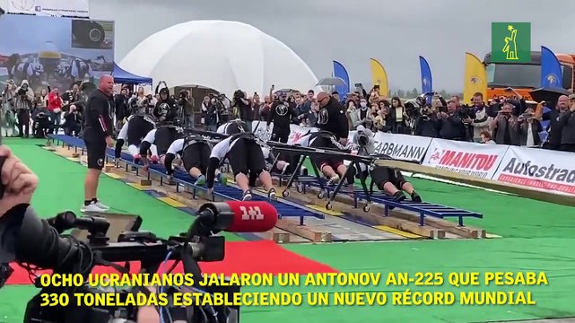 Ocho ucranianos jalaron un Antonov An-225 que pesaba 330 toneladas estableciendo un nuevo récord mundial