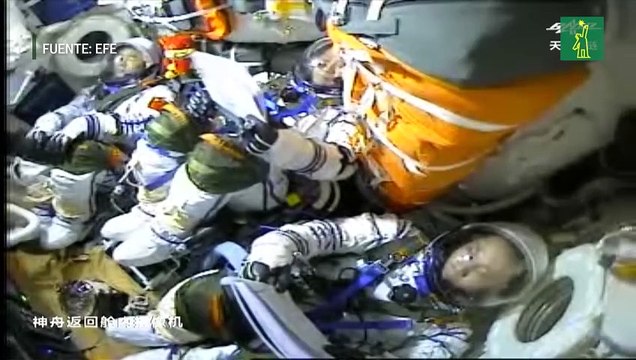 Llega a la Tierra la nave china Shenzhou-12 con tres astronautas a bordo