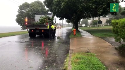 La tormenta tropical Henri toca tierra en la costa este de EEUU
