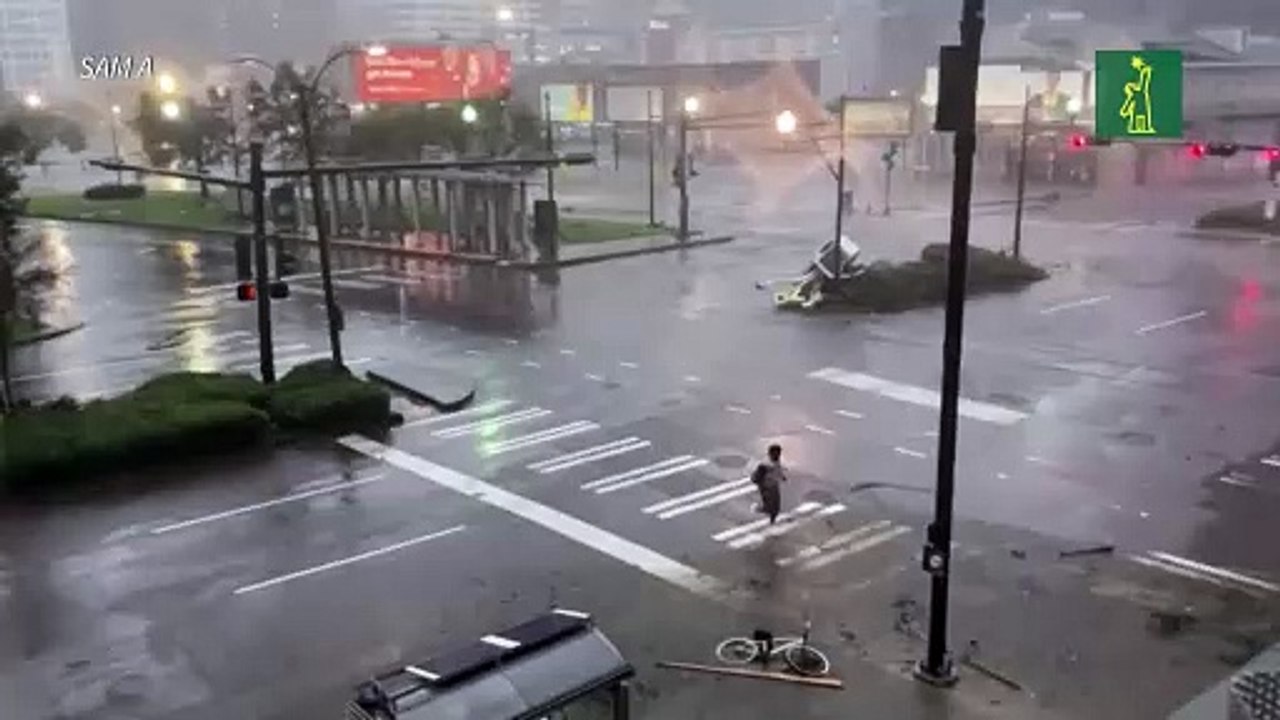 El huracán Ida azota en sur de EEUU y deja a oscuras a Nueva Orleans