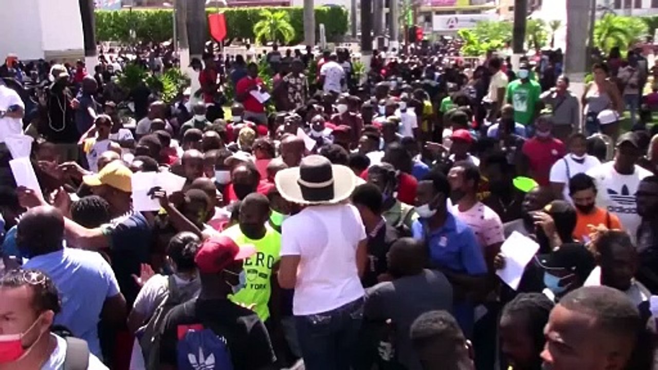 Activistas y migrantes realizan huelga de hambre en México pidiendo partir en caravana