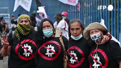 Salvadoreños piden derogar la ley bitcoin en jornada de protesta
