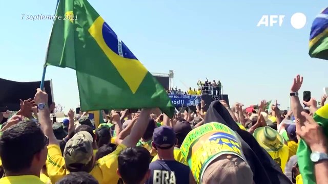 Bolsonaro retrocede de amenazas a justicia y camioneros partidarios levantan bloqueo