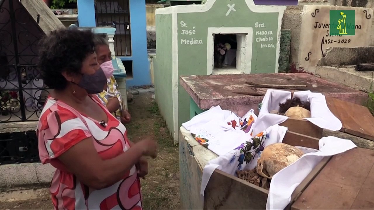 Habitantes de poblado maya en México retoman tradición de "limpia de huesos"