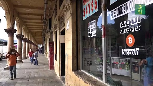 Bitcóin cumple primer mes adoptado en El Salvador y con dudas en su transparencia