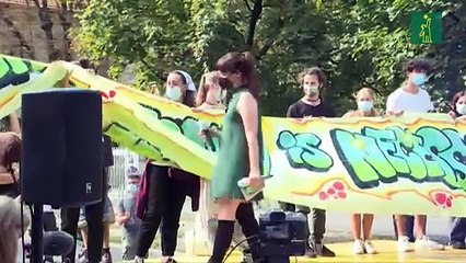 Cientos de jóvenes de todo el mundo marcharon en Milán contra el cambio climático