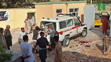 Medio centenar de muertos en atentado suicida en una mezquita de Afganistán