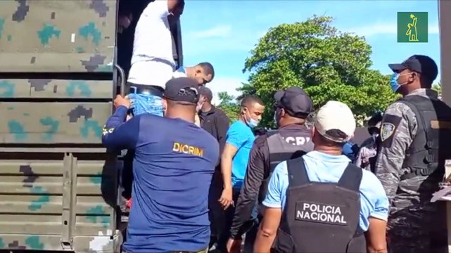 Dictan un año de prisión a policías acusados de dar “tumbe” de droga en Barahona