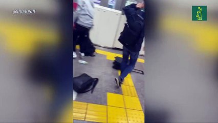 Ataque con cuchillo en tren de Tokio deja una decena de heridos