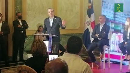 Abinader recomienda a colmadores economía asociativa