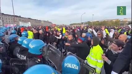 La policía italiana desaloja protesta contra el pase sanitario en Trieste