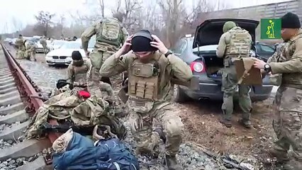 Batallones de defensa ucranianos se preparan para defenderse ante amenaza de una invasión rusa