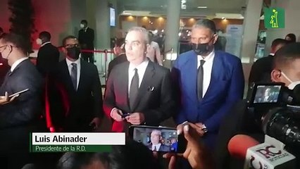 Abinader asiste a velatorio de Reinaldo y lo define como un caballero de la política