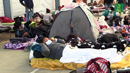 Caravana migrante pide soluciones tras choque con agentes en México