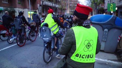 En Barcelona, un "bicibús" para que los niños vayan con seguridad a la escuela