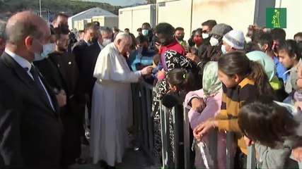 El papa denuncia en Lesbos el "naufragio de la civilización" que abandona a los migrantes