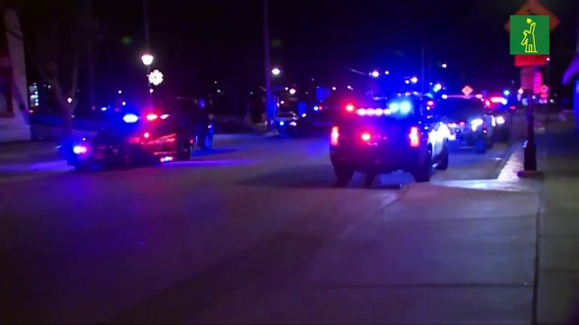 Vehículo embiste desfile navideño en Wisconsin y deja muertos y heridos
