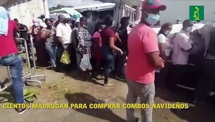 Cientos madrugan para comprar combos navideños