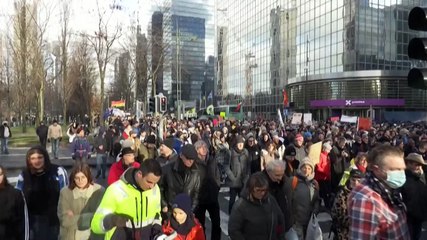 Protestas por restricciones y escalada de casos de covid-19 en el mundo