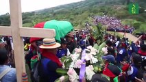 Multitudinaria despedida para Albeiro Camayo, líder indígena asesinado en Colombia