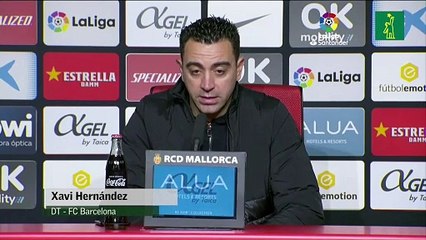 Xavi elogia a Luuk de Jong, el delantero que tiene pie y medio fuera del Barcelona