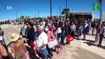 La ballena gris vuelve a ser las delicias de miles de turistas en México