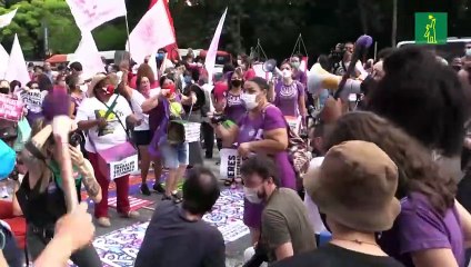 Brasileñas protestan contra las políticas machistas de Bolsonaro