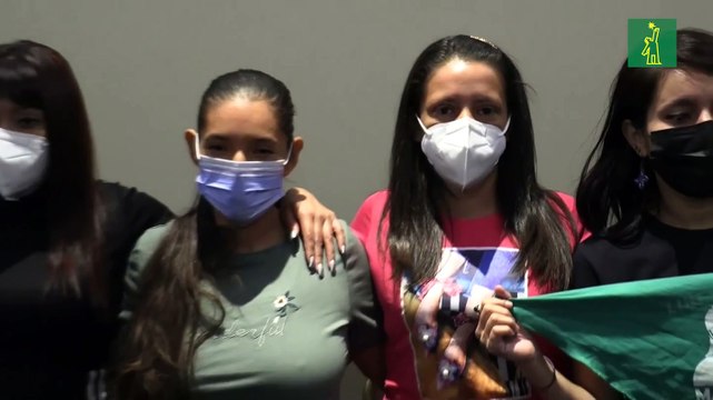 Salvadoreñas liberadas tras condena por aborto piden libertad de otras mujeres