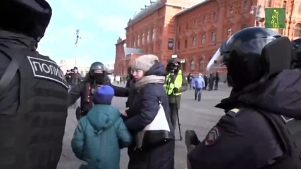 Arrestados en Rusia más de 800 manifestantes contra la operación en Ucrania