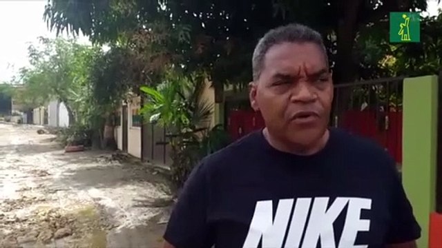 Residentes en Engombe denuncian mal estado de la calle y el peligro de accidentes con animales