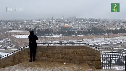 Una fuerte nevada provocada por temporal Elpida corta los accesos a Jerusalén